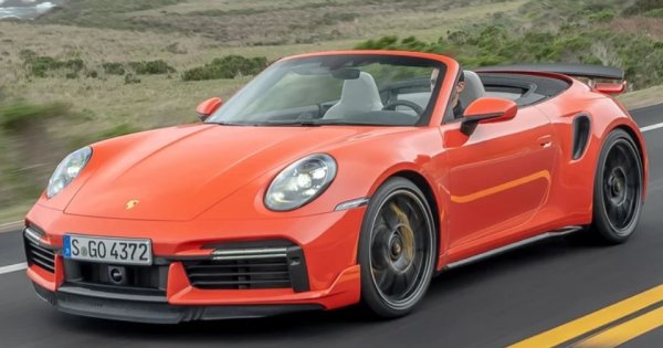 Серията 911 Turbo S на Porsche в момента е най-мощното 911, което се предлага . Гамата Turbo S има два стила на каросерията: купе и кабриолет. Вторият предлага изживяване на открито и разполага със същия 3,8-литров двигател с двойно турбокомпресор плосък 6 с мощност 640 к.с. и 590 lb-ft въртящ момент като цялата гама. Този двигател се съчетава с осемстепенна автоматична скоростна кутия с двоен съединител, задвижваща и четирите колела.

Кабриото ускорява за 2,7 секунди до 97 км/ч. И двата модела развиват максимална скорост от 330 км в час, когато е с летни гуми. Porsche също помпа гамата 911 Turbo S с богато стандартно оборудване, включително съраунд звукова система Bose, пакет Sport Chrono, волан GT Sport и адаптивни спортни седалки Plus.